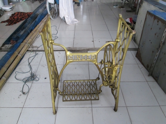 เหล็กหล่อโบราณ  หาไม่ค่อยมีแล้ว   ลายสวยจริงๆๆ