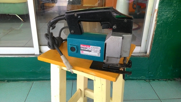 ขายเลื่อยจิ๊กซอตัดไม้ยี่ห้อMakitaรุ่น4300BVสภาพดีมากๆตัวนี้เป็นรุ่นที่ผลิตที่ประเทศญี่ปุ่นแท้ๆครับ