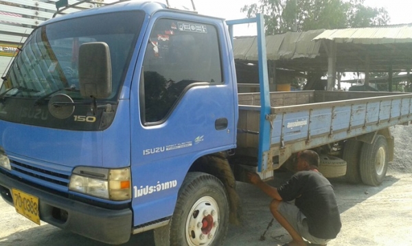 ขายรถบรรทุกหกล้ออีซูซูNQR รถห้าง ปี47 เครื่อง 150 แรงม้า 4HE-1 แน่นมากๆๆ