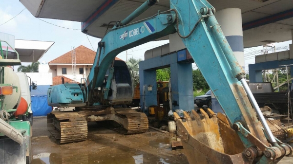 SK200-5 SUPER ไฟครบ เอวยังแน่นดี เครื่อง ปั้มดี ช่วงล่างสวยใช้ได้ สภาพรถดีใช้ได้.. SK200-5 SUPER ไฟครบ เอวยังแน่นดี เครื่อง ปั้มดี ช่วงล่างสวยใช้ได้ สภาพรถดีใช้ได้..