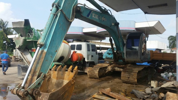 SK200-5 SUPER ไฟครบ เอวยังแน่นดี เครื่อง ปั้มดี ช่วงล่างสวยใช้ได้ สภาพรถดีใช้ได้.. SK200-5 SUPER ไฟครบ เอวยังแน่นดี เครื่อง ปั้มดี ช่วงล่างสวยใช้ได้ สภาพรถดีใช้ได้..