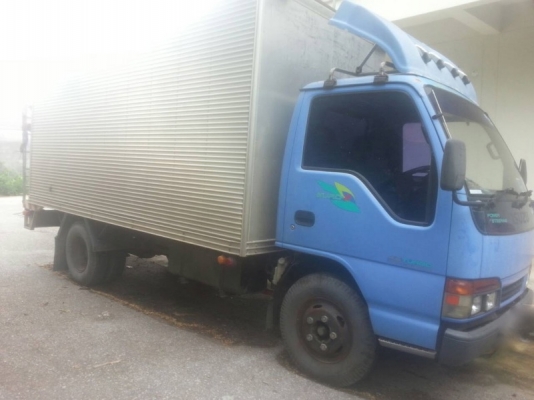 รถอีซูซุ  6 ล้อ ตู้แห้ง NKR  130 แรงม้า. ปี 44   สนใจติดต่อ 081 - 6079515