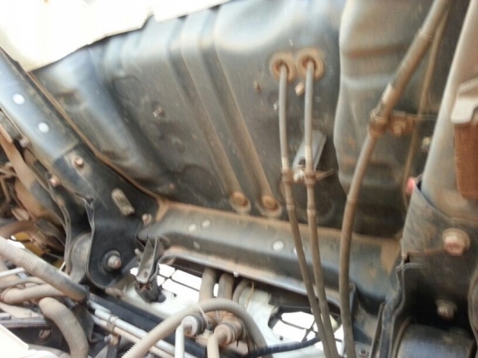 รถฮีโน่ 6 ล้อดั้ม 175 แรงม้า. ปี 55  ( รถวิ่ง 5x,xxx กม. )  สนใจติดต่อ  081 - 6079515