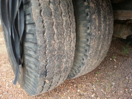 รถฮีโน่ 6 ล้อดั้ม 175 แรงม้า. ปี 55  ( รถวิ่ง 5x,xxx กม. )  สนใจติดต่อ  081 - 6079515