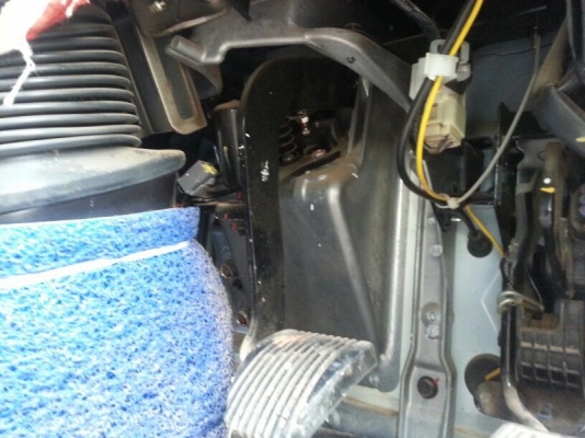 รถฮีโน่ 6 ล้อดั้ม 175 แรงม้า. ปี 55  ( รถวิ่ง 5x,xxx กม. )  สนใจติดต่อ  081 - 6079515