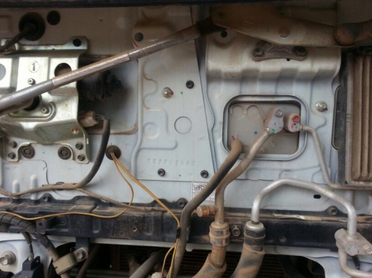 รถฮีโน่ 6 ล้อดั้ม 175 แรงม้า. ปี 55  ( รถวิ่ง 5x,xxx กม. )  สนใจติดต่อ  081 - 6079515