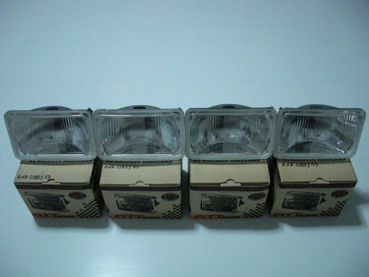 ขายไฟหน้าเหลี่ยมเล็กยี่ห้อFITT แบบเปลี่ยนไส้หลอดได้