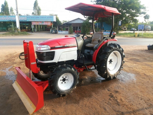 รถแทรกเตอร์