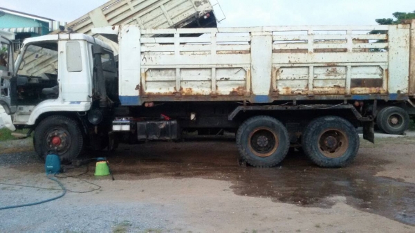 -Kปุ้ย.ชัยภูมิมัดจำแล้วครับ-นิสสัน10ล้อดั้ม2เพลาเครื่องNE6ครัชซีสวยมากๆเครื่องแน่นยางหน้าใหม่ราคา570.000บ