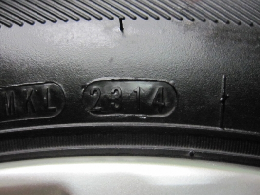 ขายล้อแม็ก Hyundai H1 พร้อมยางป้ายแดงปี 14 ขอบ 16