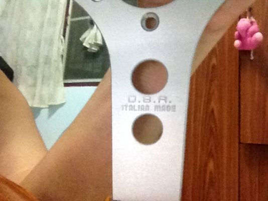 ขายพวงมาลัยไม้แท้ O B A made italian 13"5 สภาพมีรอยไม้ร้าวด้านขวา ตามรูป แต่ก้านติดกับไม้ยังแน่อยู่ใช้งานใด้ตามปกติ ราคา700บาท โทร0924462525โส