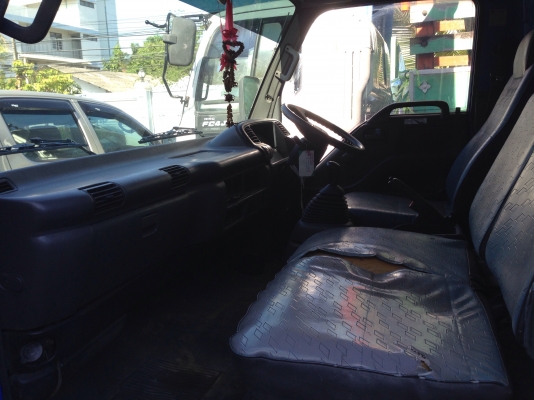 ขาย 6 ล้อ อีซูซุ NPR เครื่อง 130  แรง ตู้แห้ง ยาว 5 เมตร