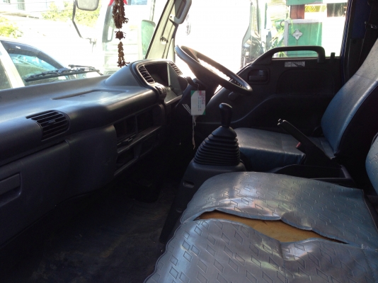 ขาย 6 ล้อ อีซูซุ NPR เครื่อง 130  แรง ตู้แห้ง ยาว 5 เมตร