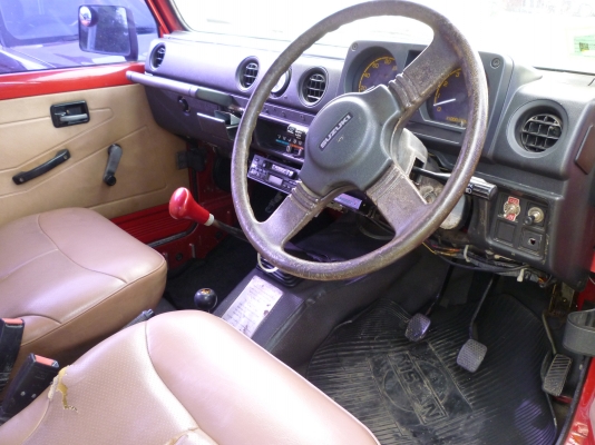 รถยนต์ ซูซูกิ คาริเบียน สีแดง รถยนต์ ซูซูกิ คาริเบียน สีแดง