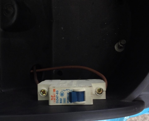 รถมอเตอร์ไซด์ไฟฟ้า 500W สีฟ้า ขนาดกระทัดรัด มีที่ใส่ของด้านหลัง เครื่องยนต์ติดง่าย เสียงเบา ประหยัดพลังงาน ไม่ใช้น้ำมัน