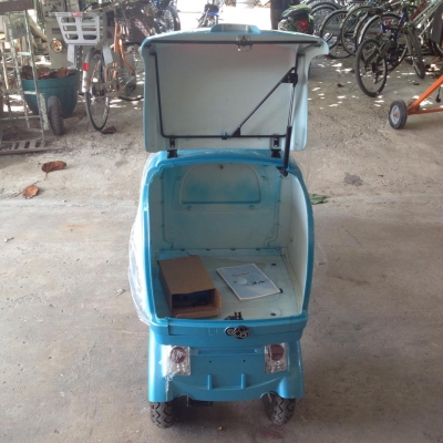 รถมอเตอร์ไซด์ไฟฟ้า 500W สีฟ้า ขนาดกระทัดรัด มีที่ใส่ของด้านหลัง เครื่องยนต์ติดง่าย เสียงเบา ประหยัดพลังงาน ไม่ใช้น้ำมัน