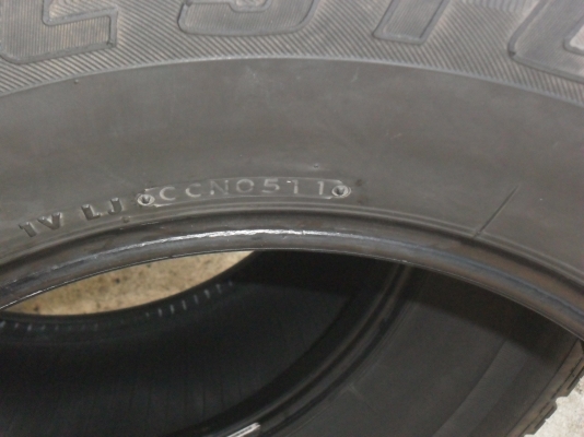 ยาง BRIDGESTONE 265/70R16ปี11 สวยๆ 4 เส้น ราคา 3000 บาท