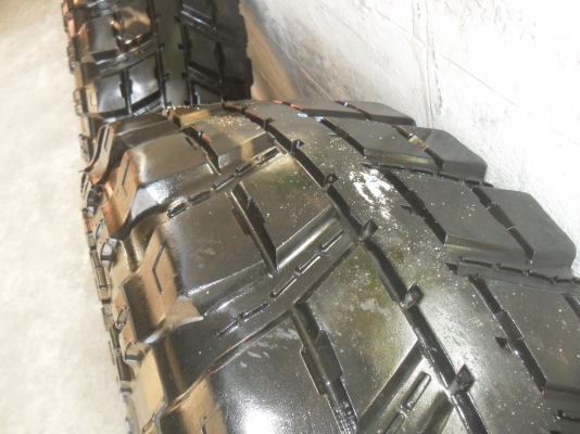 ยาง SILVERSTONE 285/75R16ปี09 สวยๆ 1 คู่ ราคา 3900 บาท