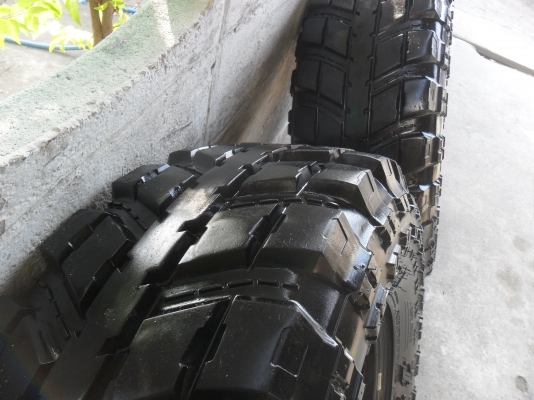 ยาง SILVERSTONE 285/75R16ปี09 สวยๆ 1 คู่ ราคา 3900 บาท