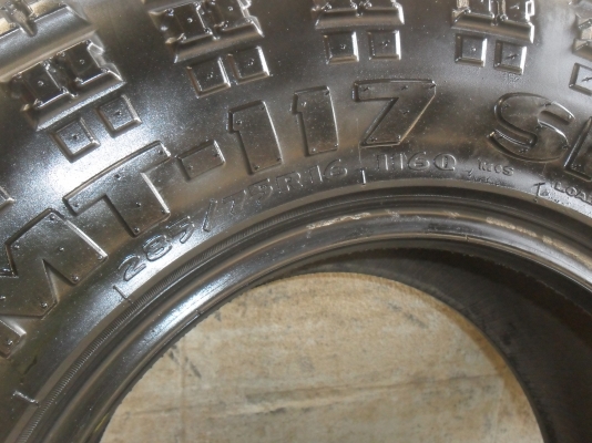 ยาง SILVERSTONE 285/75R16ปี09 สวยๆ 1 คู่ ราคา 3900 บาท