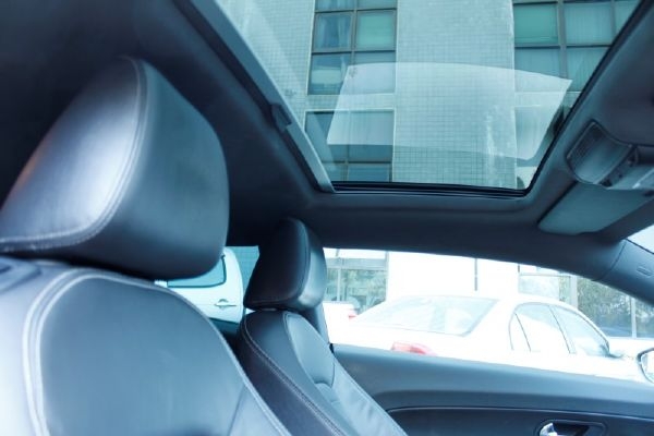 VW Scirocco 2.0 Turbo สีดำ ปี 2009 31,xxx km. full options.