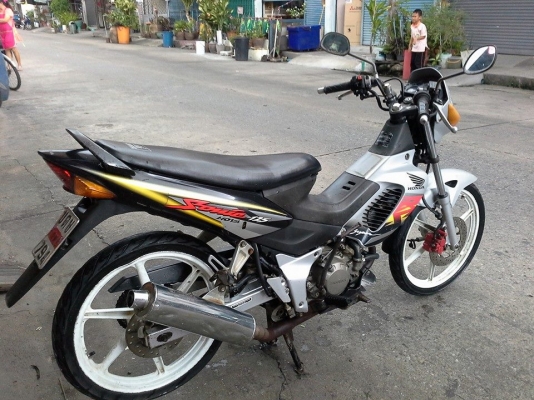 Sonic  ปี 44 สีดำ เทา รถบ้าน เครื่องเดิม แน่นๆ ชุดสีซีดนิดหน่อย เอกสารครบ