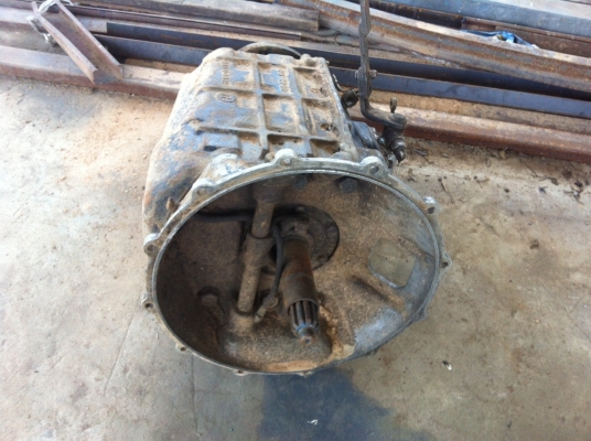 ขายดว่นๆๆ  เกียร์8 รอบ2 hino ยกลงจากรถตามสภาพ ใช้วิ่งรถลากได้