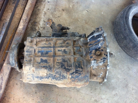 ขายดว่นๆๆ  เกียร์8 รอบ2 hino ยกลงจากรถตามสภาพ ใช้วิ่งรถลากได้