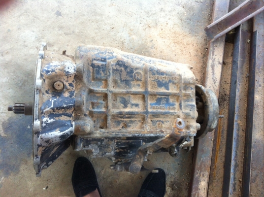 ขายดว่นๆๆ  เกียร์8 รอบ2 hino ยกลงจากรถตามสภาพ ใช้วิ่งรถลากได้