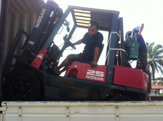 ขายฟอร์คลิฟต์ NISSAN  2.5 TON ( SPECS JAPAN ) เกียร์ AT  เสายกสูง 3 เมตร ใช้งานประหยัด 2 ระบบ , สภาพเดิมแท้จากญี่ปุ่น