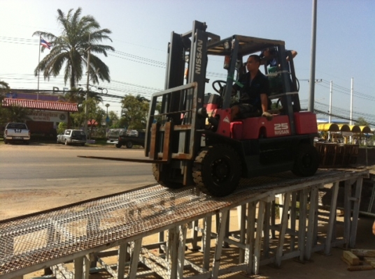 ขายฟอร์คลิฟต์ NISSAN  2.5 TON ( SPECS JAPAN ) เกียร์ AT  เสายกสูง 3 เมตร ใช้งานประหยัด 2 ระบบ , สภาพเดิมแท้จากญี่ปุ่น