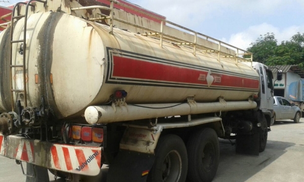 รถฮีโน่ 10 ล้อ บรรทุกน้ำยาง FL1J 210 แรงม้า. ปี 40 สนใจติดต่อ 081 - 6079515 รถฮีโน่ 10 ล้อ บรรทุกน้ำยาง FL1J 210 แรงม้า. ปี 40 สนใจติดต่อ 081 - 6079515