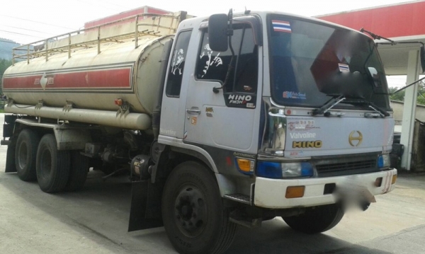 รถฮีโน่ 10 ล้อ บรรทุกน้ำยาง FL1J  210 แรงม้า. ปี 40  สนใจติดต่อ 081 - 6079515