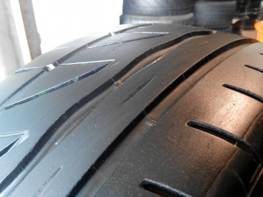 ยาง Bridgestone 215/45/17 ปี12 สภาพสวยๆ ดอกหนาๆ ยาง Bridgestone 215/45/17 ปี12 สภาพสวยๆ ดอกหนาๆ
