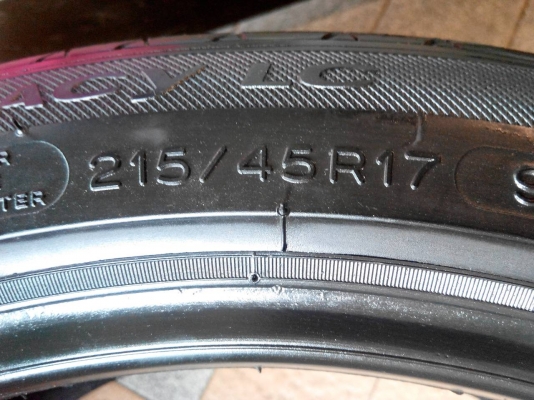 ยาง michelin 215/45/17 ปี12 สภาพสวยๆ ดอกหนาๆ