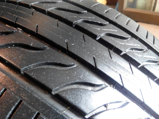 ยาง michelin 215/45/17 ปี12 สภาพสวยๆ ดอกหนาๆ