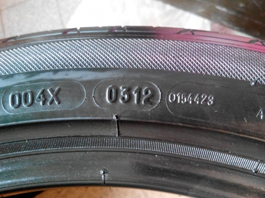 ยาง michelin 215/45/17 ปี12 สภาพสวยๆ ดอกหนาๆ