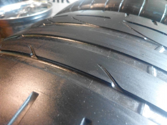 ยาง Bridgestone 245/40/17 ปี12 สภาพสวย