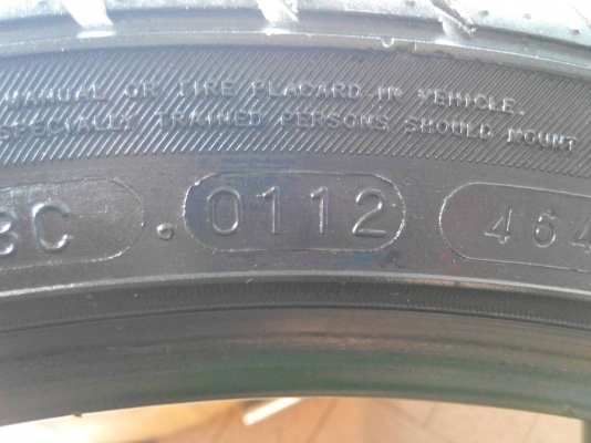 ยาง Maxxis 225/40/18 สภาพสวยๆ ดอกหนาๆ