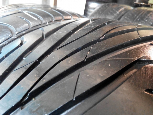 ยาง Maxxis 225/40/18 สภาพสวยๆ ดอกหนาๆ