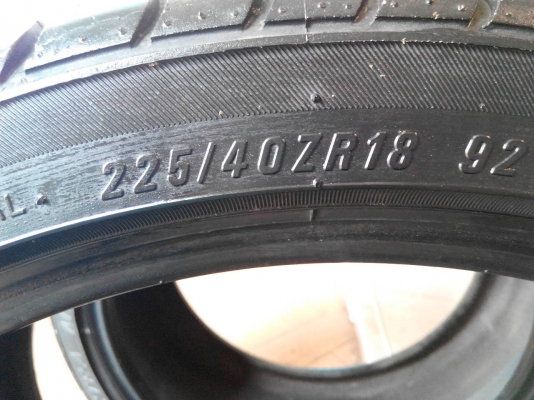 ยาง Maxxis 225/40/18 สภาพสวยๆ ดอกหนาๆ