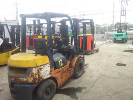 ขายรถยก โฟล์คลิฟ TOYOTA 7FD25 ยก2.5 ตัน เครื่อง ดีเซล2Z เกียร์ออโต้ เครื่องเกียร์ดีมาก พร้อมใช้งาน 240,000 บาท 094-4267888 จะเด็ด