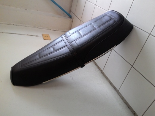 ขายเบาะ c700 c900 มีคิ้วมือ 1 งานเก่าสภาพดี  พื้นพลาสติกหนามีใบเดียว 650 รวมส่ง  โทร.086-5292215