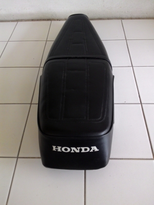 ขายเบาะ c700 c900 มีคิ้วมือ 1 งานเก่าสภาพดี  พื้นพลาสติกหนามีใบเดียว 650 รวมส่ง  โทร.086-5292215