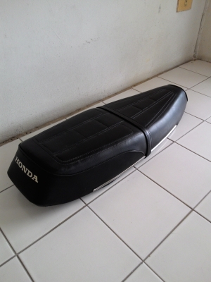 ขายเบาะ c700 c900 มีคิ้วมือ 1 งานเก่าสภาพดี  พื้นพลาสติกหนามีใบเดียว 650 รวมส่ง  โทร.086-5292215