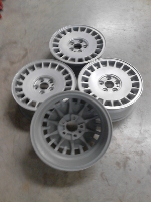 แม๊กเดิม VOLVO ขนาด 5 รู ขอบ 15 ชุด 4 ใบ TEL.081-427-3941 แม๊กเดิม VOLVO ขนาด 5 รู ขอบ 15 ชุด 4 ใบ TEL.081-427-3941