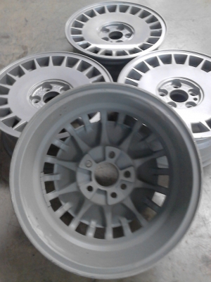 แม๊กเดิม VOLVO ขนาด 5 รู ขอบ 15 ชุด 4 ใบ TEL.081-427-3941 แม๊กเดิม VOLVO ขนาด 5 รู ขอบ 15 ชุด 4 ใบ TEL.081-427-3941