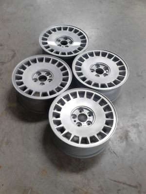 แม๊กเดิม VOLVO ขนาด 5 รู ขอบ 15 ชุด 4 ใบ TEL.081-427-3941 แม๊กเดิม VOLVO ขนาด 5 รู ขอบ 15 ชุด 4 ใบ TEL.081-427-3941