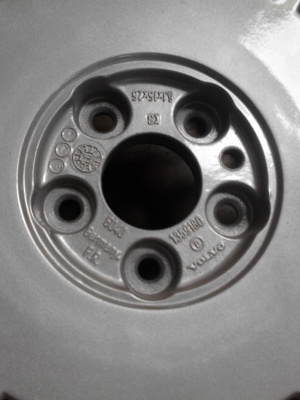 แม๊กเดิม VOLVO ขนาด 5 รู ขอบ 15 ชุด 4 ใบ TEL.081-427-3941 แม๊กเดิม VOLVO ขนาด 5 รู ขอบ 15 ชุด 4 ใบ TEL.081-427-3941