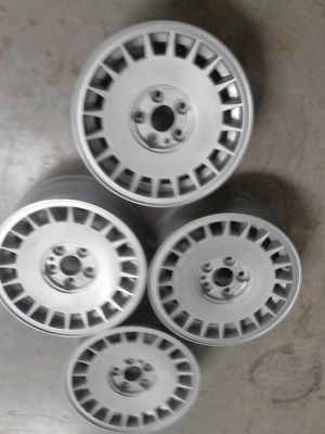 แม๊กเดิม VOLVO ขนาด 5 รู ขอบ 15 ชุด 4 ใบ TEL.081-427-3941 แม๊กเดิม VOLVO ขนาด 5 รู ขอบ 15 ชุด 4 ใบ TEL.081-427-3941